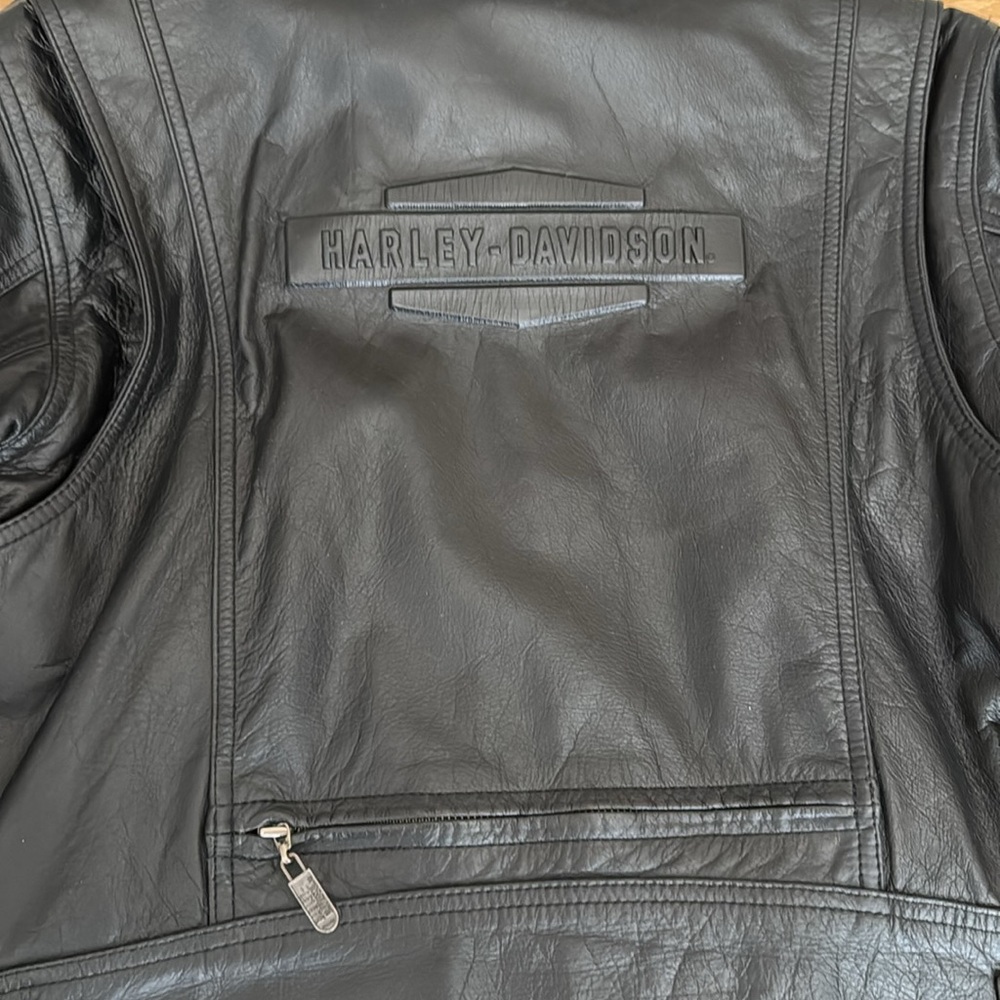 Like new leather Harley Davidson motorcycle jacket - Picture 7 of 7